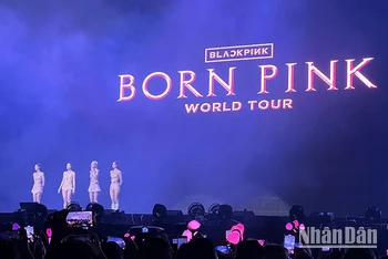 Nhóm nhạc Blackpink trong đêm diễn tại Việt Nam. (Ảnh: TRUNG HIẾU)