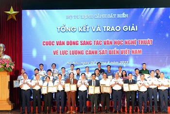 Lễ trao giải cuộc thi sáng tác về Cảnh sát biển Việt Nam.