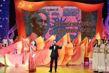 Chương trình nghệ thuật đặc biệt kỷ niệm 80 năm ra đời Đề cương về Văn hóa Việt Nam. (Ảnh: TRẦN HẢI)
