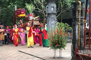 Lễ rước tại Hoa Lư, Ninh Bình.