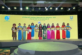 Tổng kết và trao giải “Phụ nữ Việt tự tin làm kinh tế” năm 2023