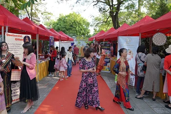 Hội chợ trong khuôn viên Đại sứ quán Ấn Độ tại Hà Nội. (Ảnh: Đại sứ quán cung cấp)