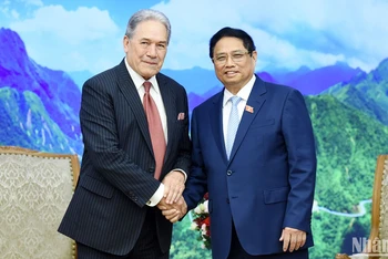 Thủ tướng Phạm Minh Chính và Phó Thủ tướng, Bộ trưởng Ngoại giao New Zealand Winston Peters. (Ảnh: TRẦN HẢI)