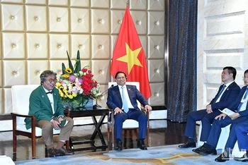 Thủ tướng Phạm Minh Chính tiếp Chủ tịch Ủy ban trung hòa các-bon và tăng trưởng xanh Hàn Quốc Kim Sang-Huyp.