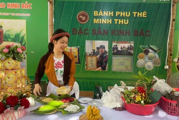 Giới thiệu đặc sản bánh phu thê Bắc Ninh. (Ảnh minh họa: Ban tổ chức)