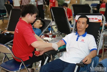 Hơn 1.200 người dân Nam Định đã đến hiến máu tình nguyện tại Ngày hội "Những giọt máu hồng" hè 2023.