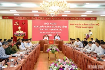 Quang cảnh Hội nghị lần thứ 25 của Ban Chấp hành Đảng bộ tỉnh Nam Định khóa 20, nhiệm kỳ 2020-2025 diễn ra ngày 28/11.