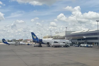 Máy bay của hãng Lao Airline tại sân bay quốc tế Wattay, thủ đô Vientiane. (Ảnh: Trịnh Dũng)