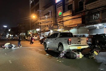 Hiện trường một vụ tai nạn giao thông tại Thủ đô Vientiane. (Ảnh: Trịnh Dũng)