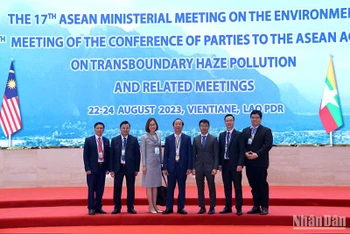 Đoàn Việt Nam do Thứ trưởng Tài nguyên và Môi trường Võ Tuấn Nhân dẫn đầu tham dự Hội nghị AMME17. (Ảnh: Trịnh Dũng)