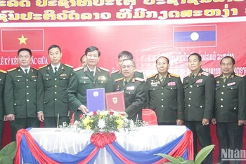 Học viện Quân y Việt Nam và Học viện Quân y Lào ký kết Biên bản ghi nhớ hợp tác. (Ảnh: Hải Tiến)