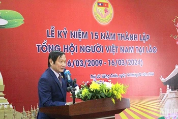 Đại sứ Việt Nam tại Lào Nguyễn Bá Hùng phát biểu tại buổi lễ. (Ảnh: Hải Tiến)