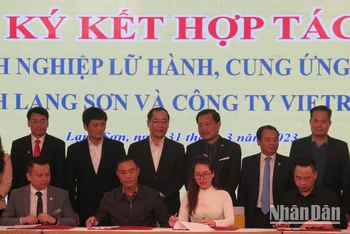 Các doanh nghiệp kinh doanh du lịch, dịch vụ du lịch trên địa bàn tỉnh Lạng Sơn và Công ty cổ phần du lịch và Tiếp thị Giao thông vận tải Việt Nam Vietravel đã ký kết thỏa thuận hợp tác.