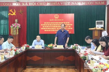 Đồng chí Thượng tướng Trần Quang Phương, Ủy viên Trung ương Đảng, Phó Chủ tịch Quốc hội làm việc với lãnh đạo huyện Tràng Định (Lạng Sơn).