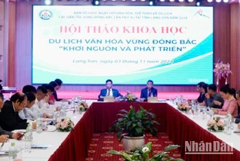 Các đại biểu tham dự Hội thảo "Du lịch văn hóa vùng Đông Bắc-khơi nguồn và phát triển.