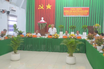 Đồng chí Nguyễn Hòa Bình phát biểu tại buổi làm việc