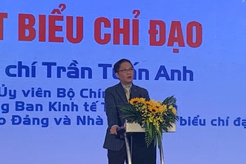 Đồng chí Trần Tuấn Anh, Trưởng Ban Kinh tế Trung ương phát biểu tại diễn đàn.
