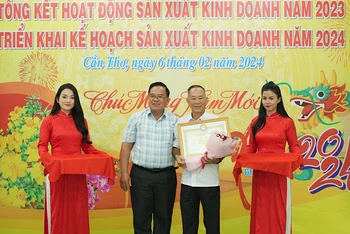 Trung ương Hội Khuyến học Việt Nam tăng bằng khen cho Công ty vì có nhiều đóng góp cho công tác khuyến học.