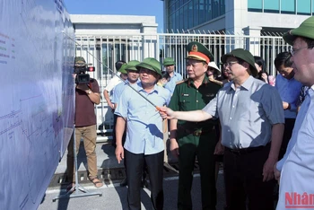 Thủ tướng Phạm Minh Chính thị sát tại Cảng Hàng không Quốc tế Vinh.