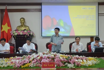 Đồng chí Chủ tịch UBND tỉnh Hà Nam phát biểu tại hội nghị.