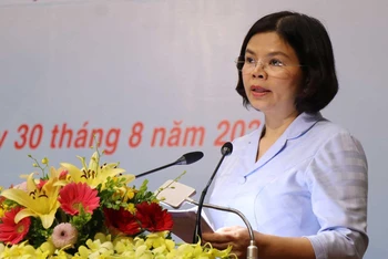 Chủ tịch UBND tỉnh Bắc Ninh Nguyễn Hương Giang phát biểu tại hội thảo.