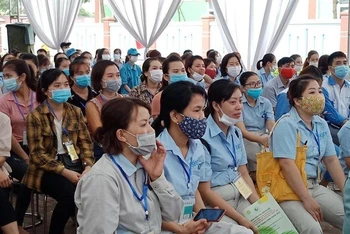 Tổ chức khám sức khỏe miễn phí cho công nhân lao động tại các khu công nghiệp Hà Nội. (Ảnh minh họa)
