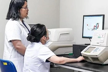 Thực hiện kỹ thuật Realtime PCR xét nghiệm chẩn đoán Adenovirus.