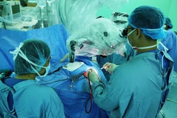 Một bệnh nhân phải phẫu thuật loại bỏ khối u trong não do bị nhiễm ký sinh trùng.