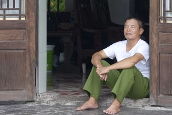 Bệnh nhân Ninh Văn Cương đã có 26 năm phải chung sống trong mù lòa.