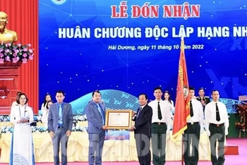 Đoàn thanh niên cộng sản Hồ Chí Minh tỉnh Hải Dương đón nhận Huân chương Độc lập hạng Nhì.