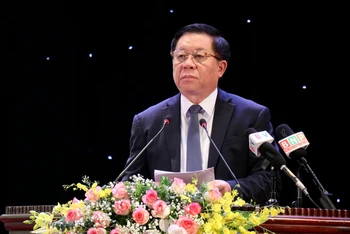 Đồng chí Nguyễn Trọng Nghĩa, Bí thư Trung ương Đảng, Trưởng Ban Tuyên giáo Trung ương phát biểu tại Hội nghị.