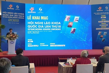 Tiến sĩ, bác sĩ Nguyễn Trung Anh, Giám đốc Bệnh viện Lão khoa Trung ương phát biểu tại Hội nghị Lão khoa Quốc gia lần thứ 3.