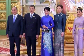 Chủ tịch nước Nguyễn Xuân Phúc và Phu nhân hội kiến Nhà Vua Maha Vajiralongkorn và Hoàng hậu. (Ảnh: VOV)