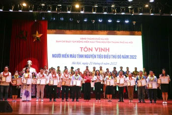 Cô giáo Phạm Thị Thùy Trang được tôn vinh là Người hiến máu tình nguyện tiêu biểu thủ đô năm 2022.