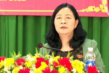 Đồng chí Bùi Thị Minh Hoài, Bí thư Trung ương Đảng, Trưởng Ban Dân vận Trung ương phát biểu tại buổi tiếp xúc với cử tri huyện Cư M’gar.