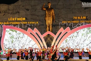 Chương trình văn nghệ mang đậm nét các dân tộc Tây Bắc tại lễ kỷ niệm 70 năm Ngày giải phóng Sơn La.