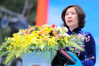 Chủ tịch Hội Liên hiệp Phụ nữ thành phố Hà Nội Lê Kim Anh phát biểu tại sự kiện.