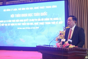 Đồng chí Nguyễn Trọng Nghĩa, Bí thư Trung ương Đảng, Trưởng Ban Tuyên Giáo Trung ương phát biểu chỉ đạo Hội thảo.