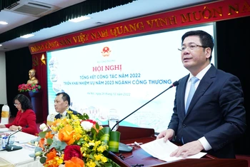 Bộ trưởng Công thương Nguyễn Hồng Diên phát biểu tại hội nghị.