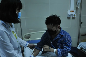 Bệnh nhân mắc thủy đậu được điều trị tại Bệnh viện Thanh Nhàn. (Ảnh: MN)