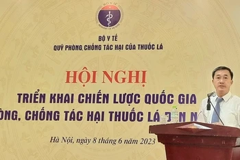 Giáo sư, Tiến sĩ Trần Văn Thuấn, Thứ trưởng Y tế phát biểu tại hội nghị.