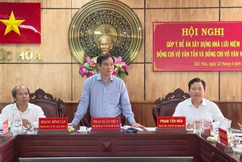 Phó Trưởng Ban Tuyên giáo Trung ương Phan Xuân Thủy phát biểu tại buổi làm việc tại tỉnh Long An.