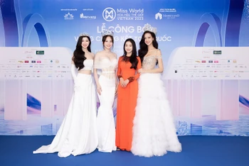 Tốp 3 Miss World Vietnam 2022 xuất hiện tại thảm xanh của Lễ công bố thông tin về vòng Chung kết toàn quốc Miss World Việt Nam 2023 tại Quy Nhơn.