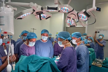 Bệnh viện Hữu nghị Việt Đức thực hiện kỹ thuật lấy-ghép tạng từ người cho chết não.
