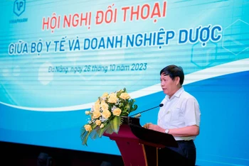 Thứ trưởng Y tế Đỗ Xuân Tuyên phát biểu tại hội nghị. (Ảnh: BẢO TRUNG)