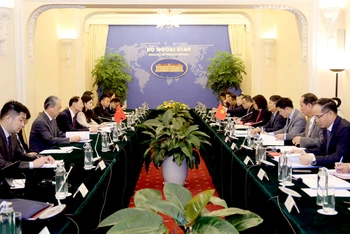 Quang cảnh cuộc gặp giữa hai Trưởng đoàn đàm phán cấp Chính phủ về biên giới lãnh thổ Việt Nam-Trung Quốc.