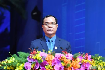 Đồng chí Nguyễn Đình Khang, Chủ tịch Tổng Liên đoàn Lao động Việt Nam tái đắc cử Chủ tịch Tổng Liên đoàn Lao động Việt Nam khóa XIII, nhiệm kỳ 2023-2028.