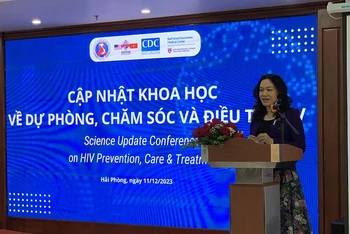 Phó Giáo sư, Tiến sĩ Phan Thị Thu Hương, Cục trưởng Cục Phòng, chống HIV/AIDS phát biểu.