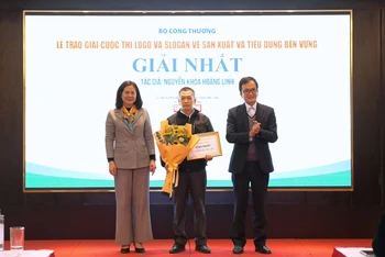 Tác giả Nguyễn Khoa Hoàng Linh được trao giải nhất cuộc thi.