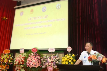 Tiến sĩ, bác sĩ Dương Đức Hùng, Giám đốc Bệnh viện Hữu nghị Việt Đức, Chi hội trưởng Chi hội Vận động hiến mô, bộ phận cơ thể người Việt Nam phát biểu.